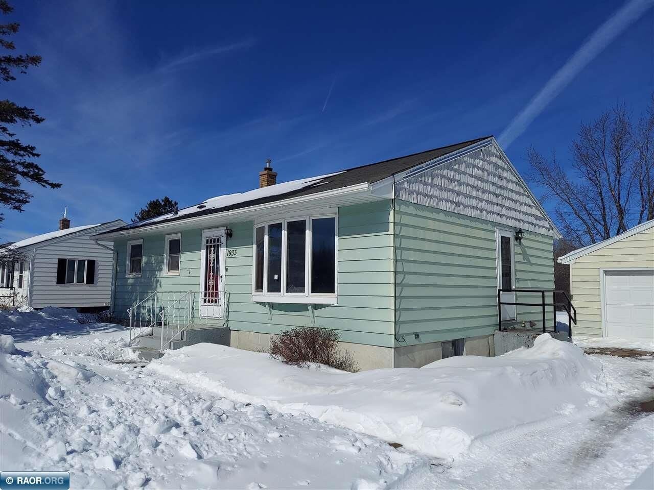 Property Photo:  1933 E 31st St  MN 55746 