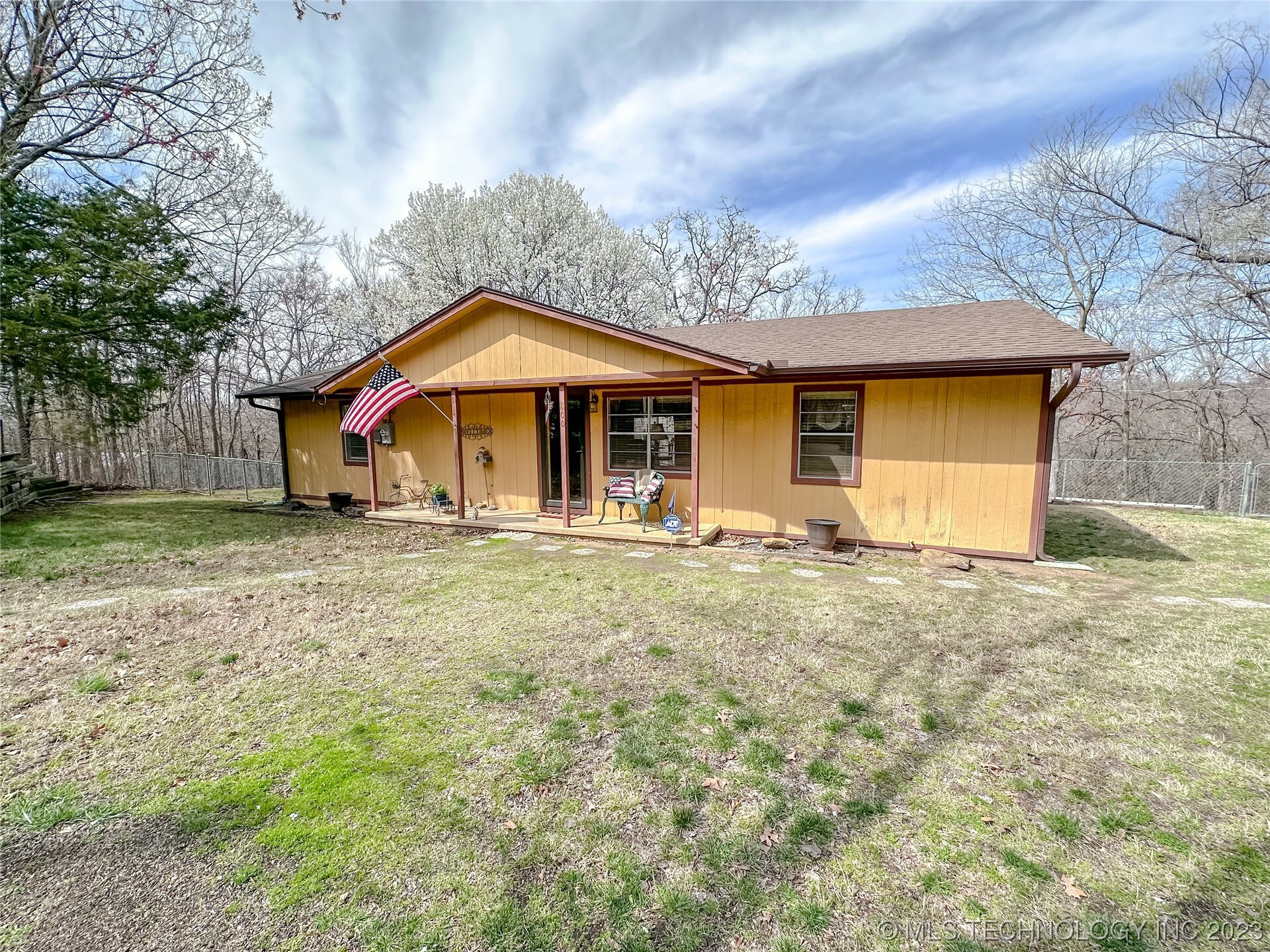 Property Photo:  800 N Walnut Creek Drive  OK 74063 