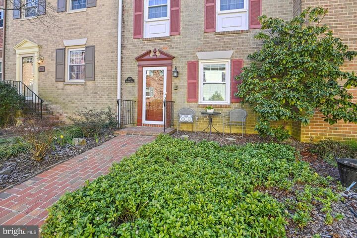 3872 University Drive  Fairfax VA 22030 photo