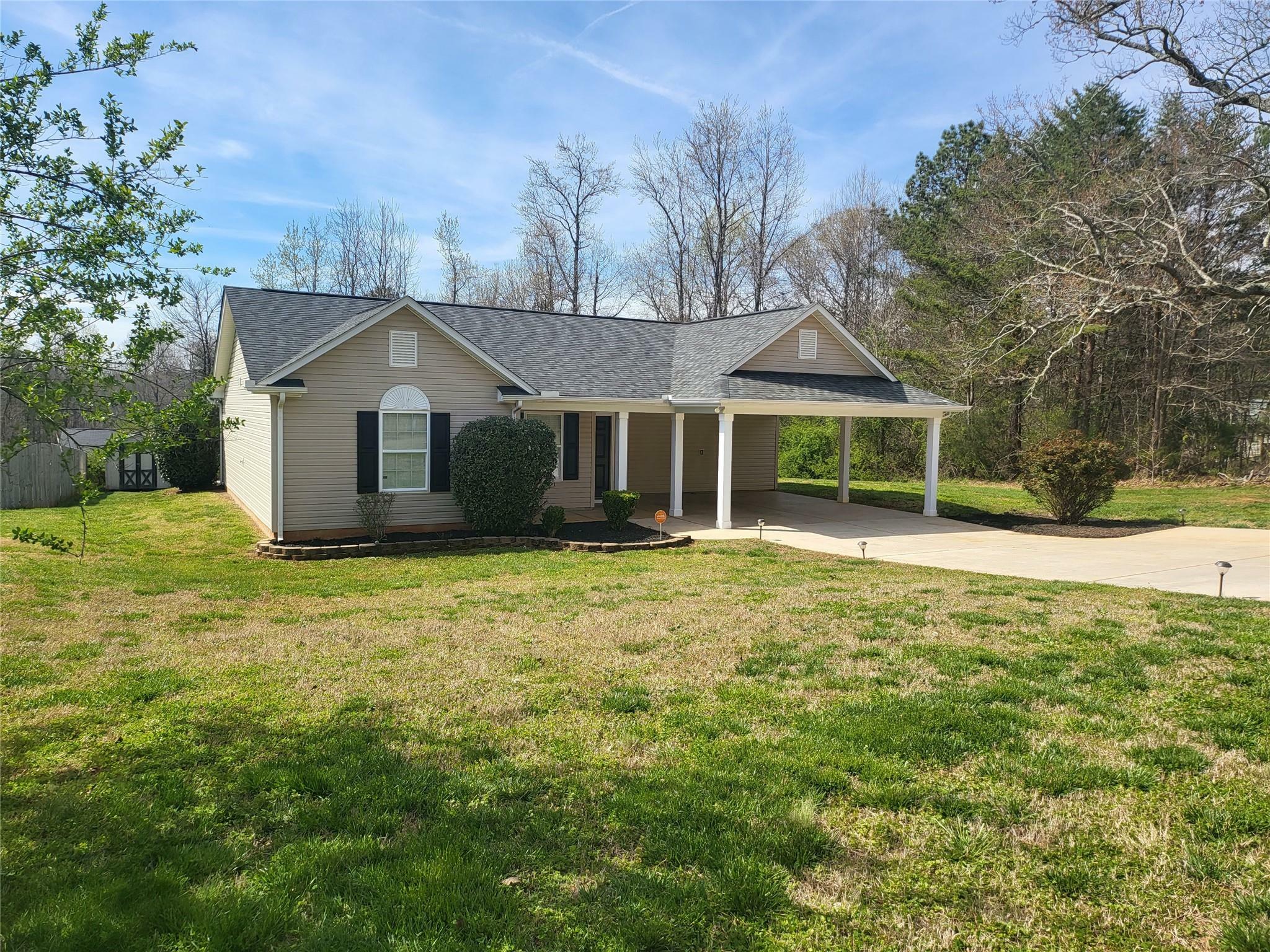 Property Photo:  5304 Oaktree Drive  NC 28052 