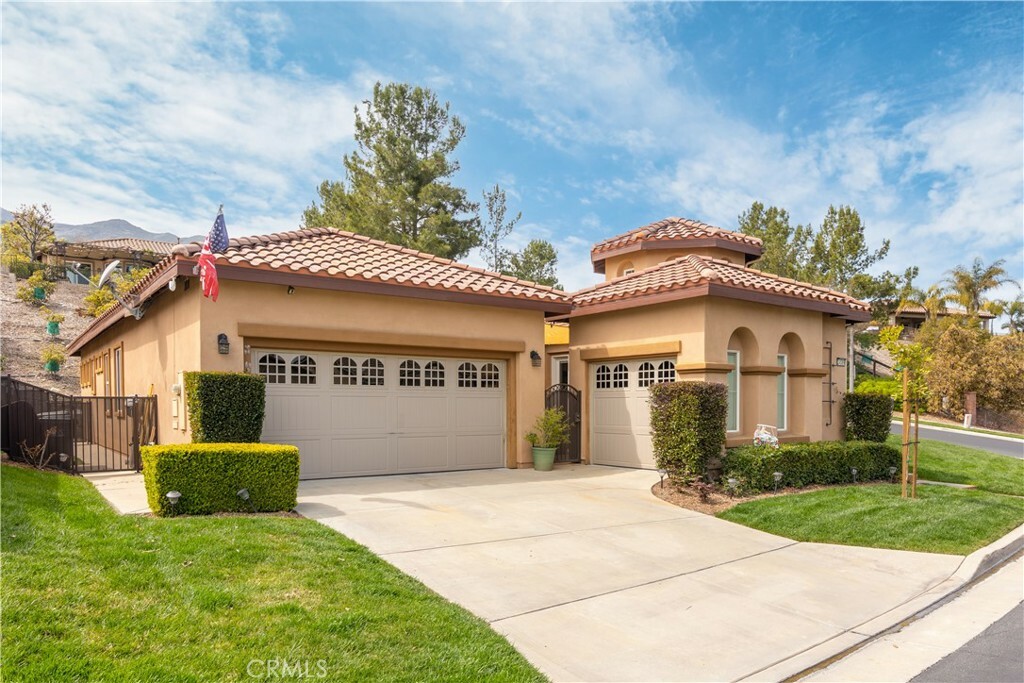 Property Photo:  24589 Hatton Lane  CA 92883 