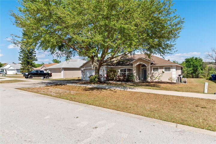 Property Photo:  129 Gentle Breeze Drive  FL 34715 