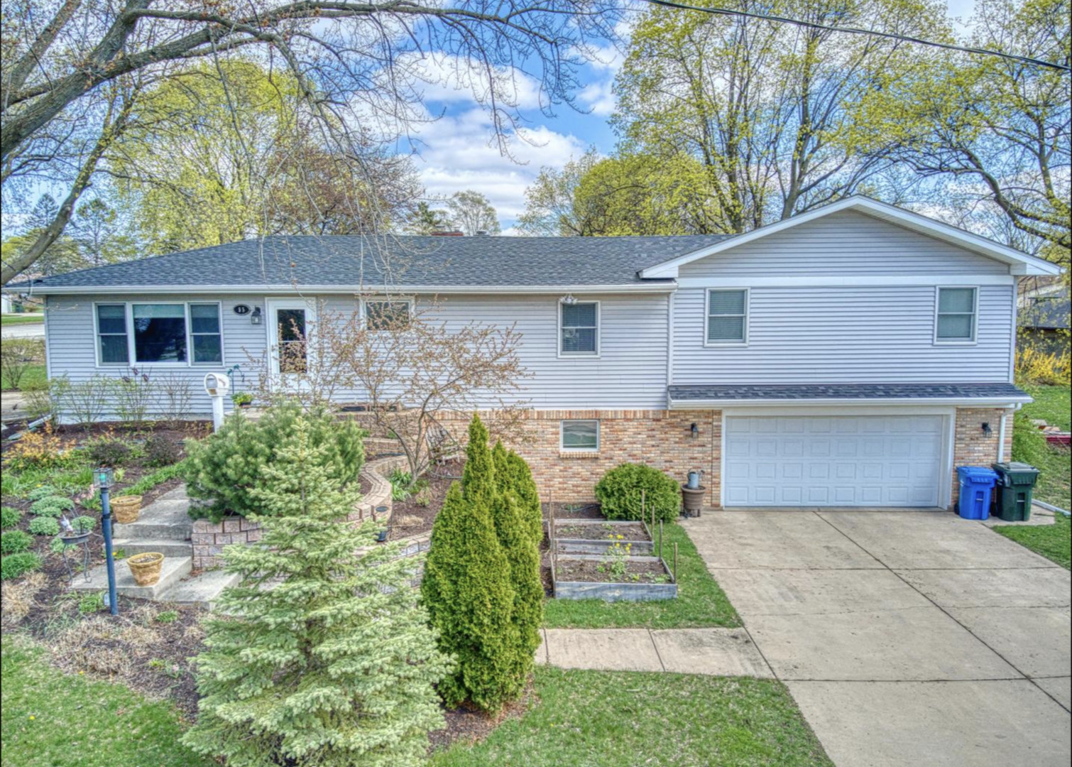 Property Photo: 95 N Main Street IL 60177