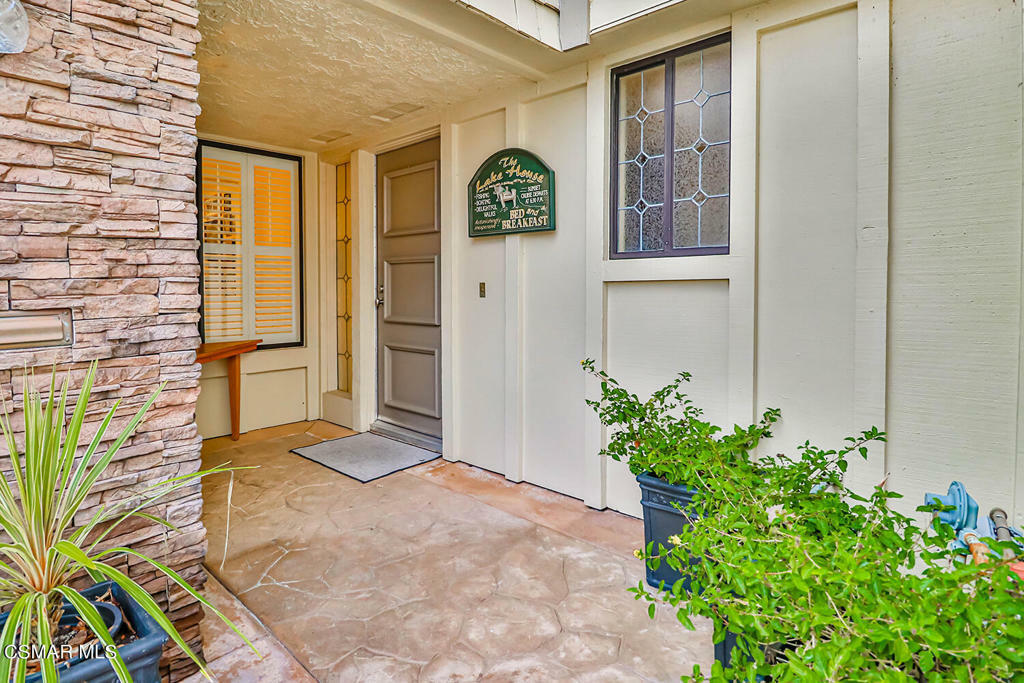 Property Photo:  2393 Windward Circle  CA 91361 