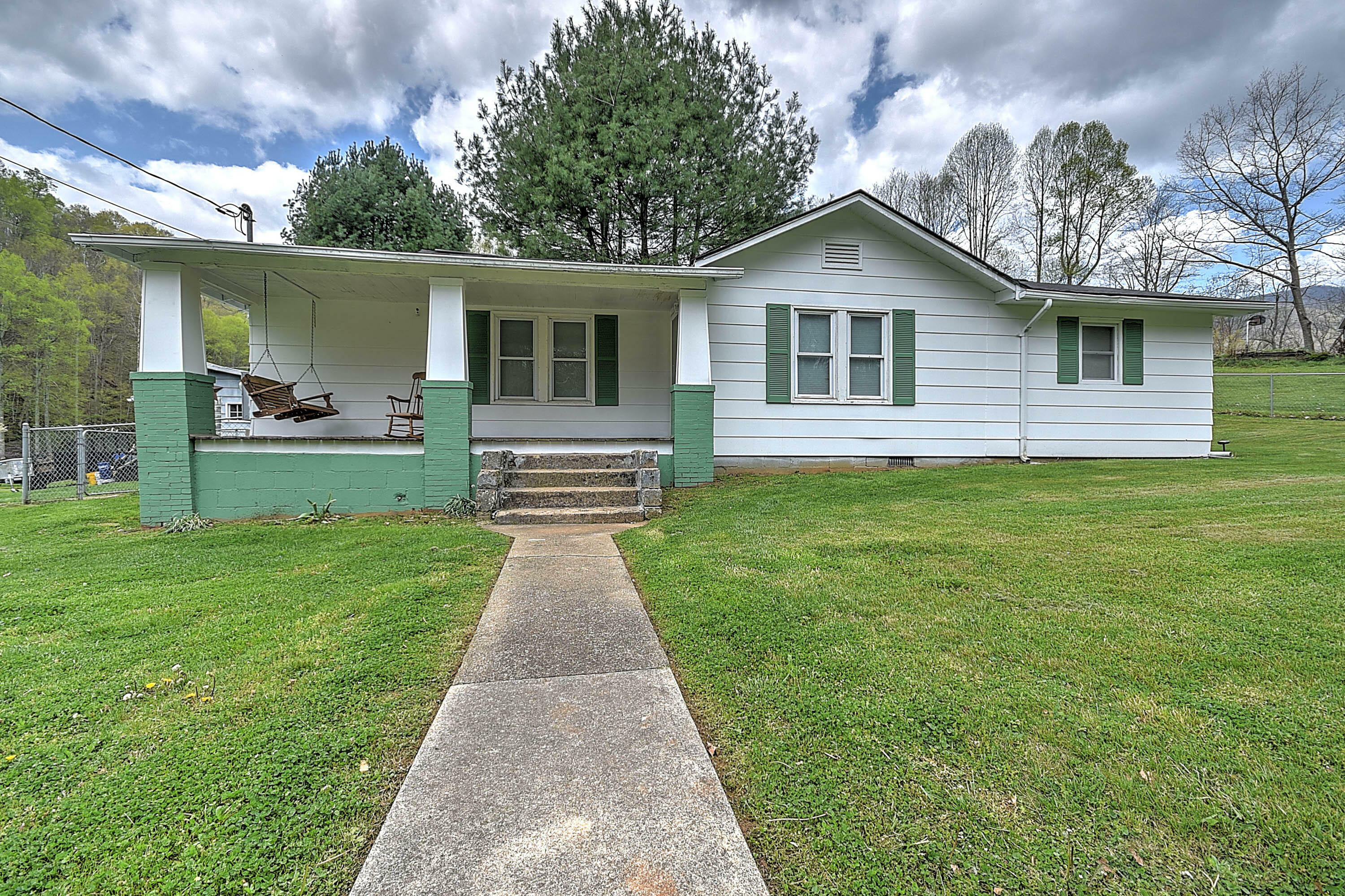 Property Photo:  138 Estep Hollow Road  TN 37643 