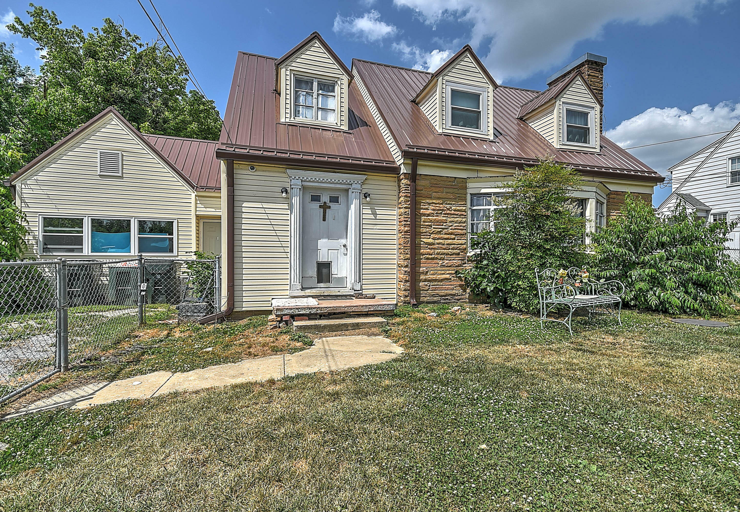 Property Photo:  1040 West Summer Street  TN 37743 