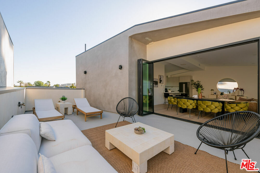 1341 1/2 Seward Ave  Los Angeles CA 90038 photo