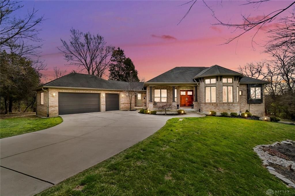 Property Photo: 809 Valley View Point OH 45066