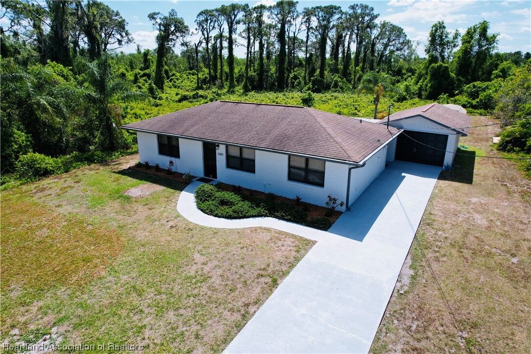 Property Photo:  1605 Rutledge Avenue  FL 33852 