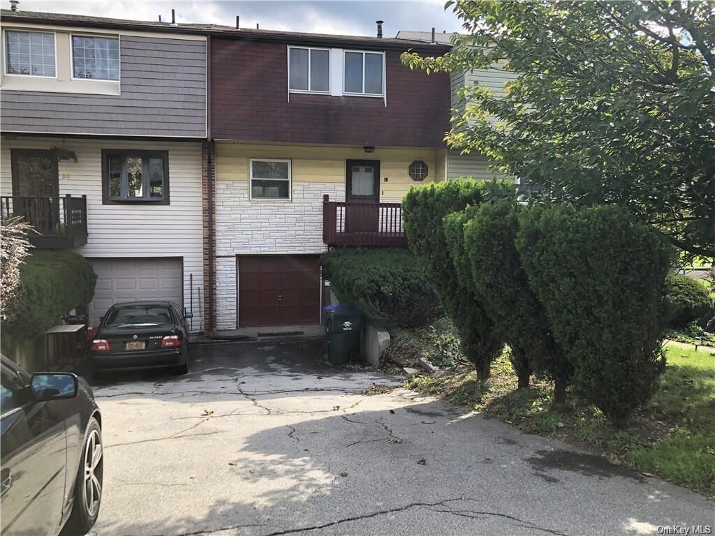 Property Photo:  31 Red Barn Lane  NY 10940 