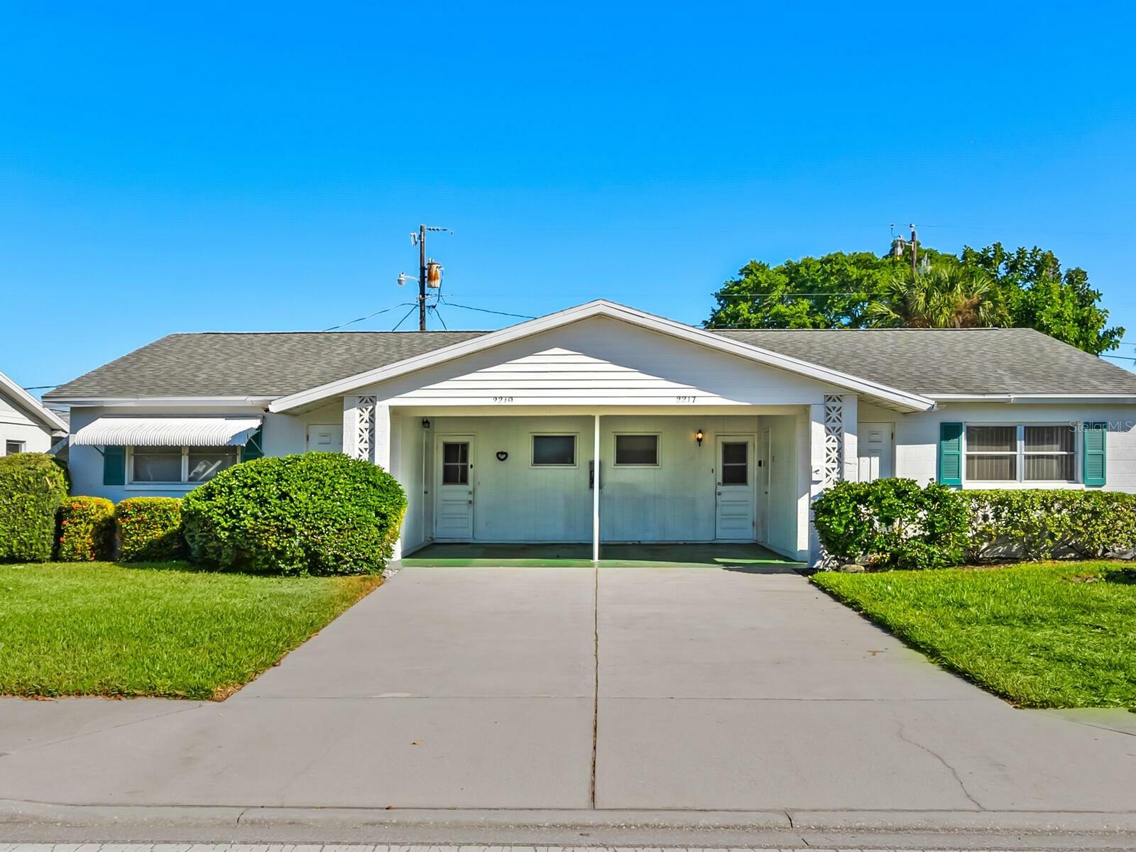 Property Photo:  2217 Bayshore Gardens Parkway  FL 34207 