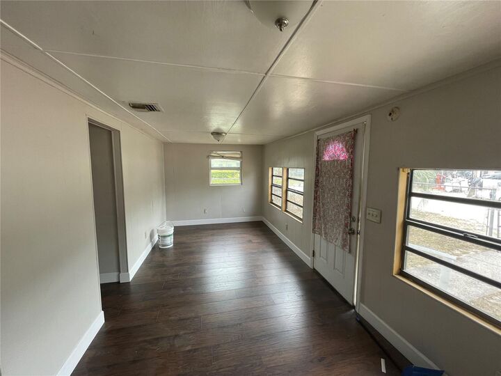 Property Photo: 122 W 10th Street FL 32703