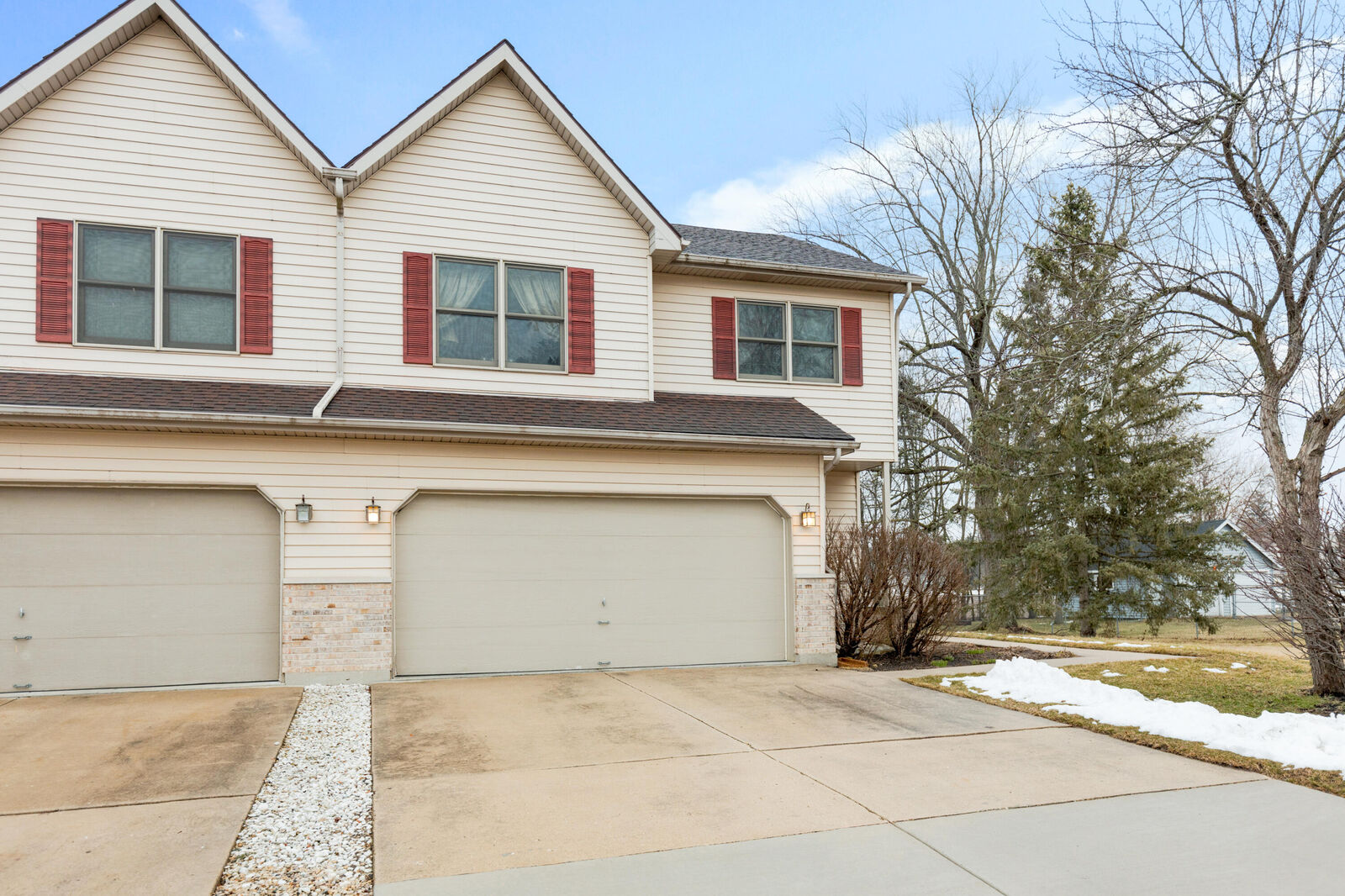 Property Photo:  748 N Freeman St  WI 53128 