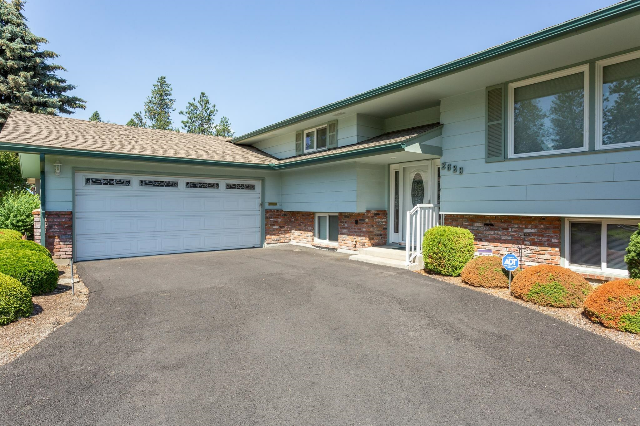 Property Photo:  2629 E 38th Ave  WA 99223 