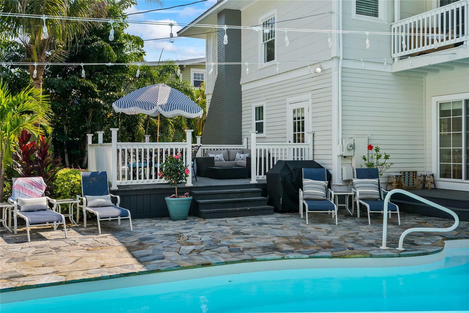 Property Photo: 235 10th Avenue NE FL 33701