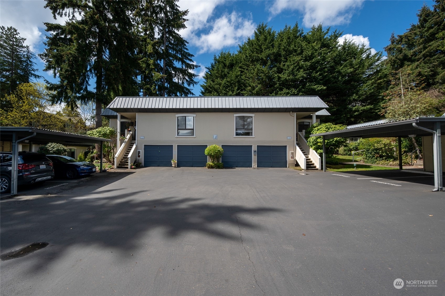 Property Photo:  1515 102nd Place NE F1  WA 98004 