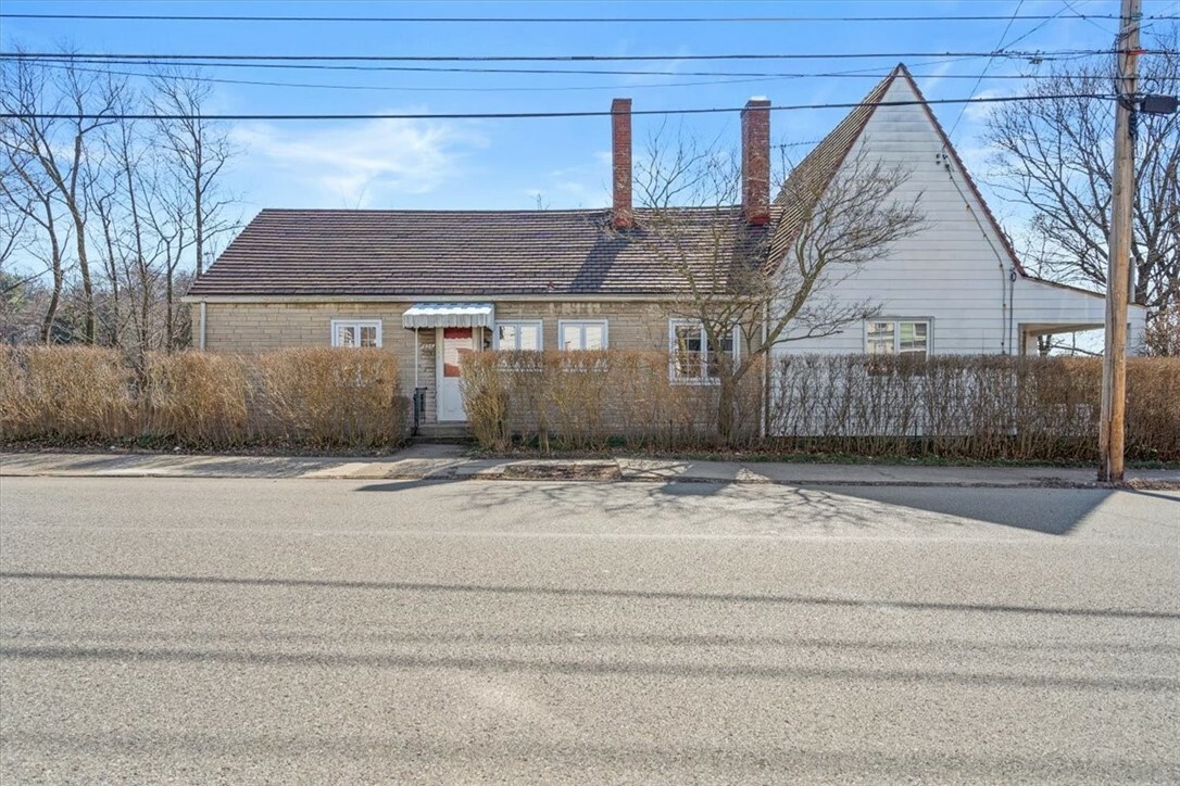 Property Photo:  825 Boggs Avenue  PA 15211 