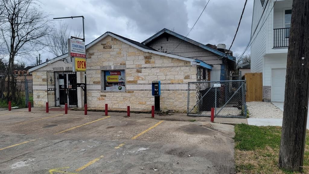 Property Photo: 5218 Sherman Street TX 77011