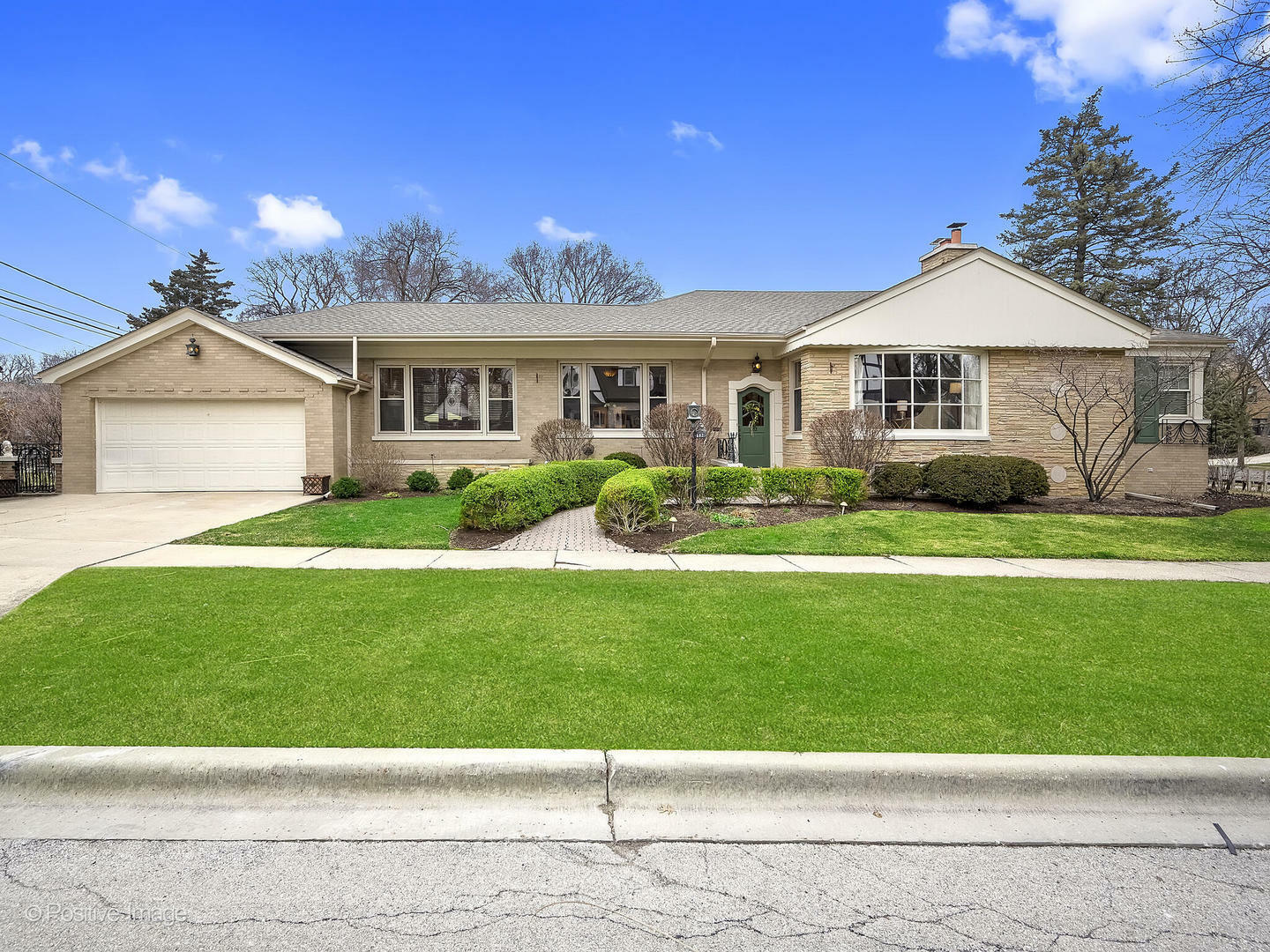 Property Photo: 602 N Park Road IL 60526