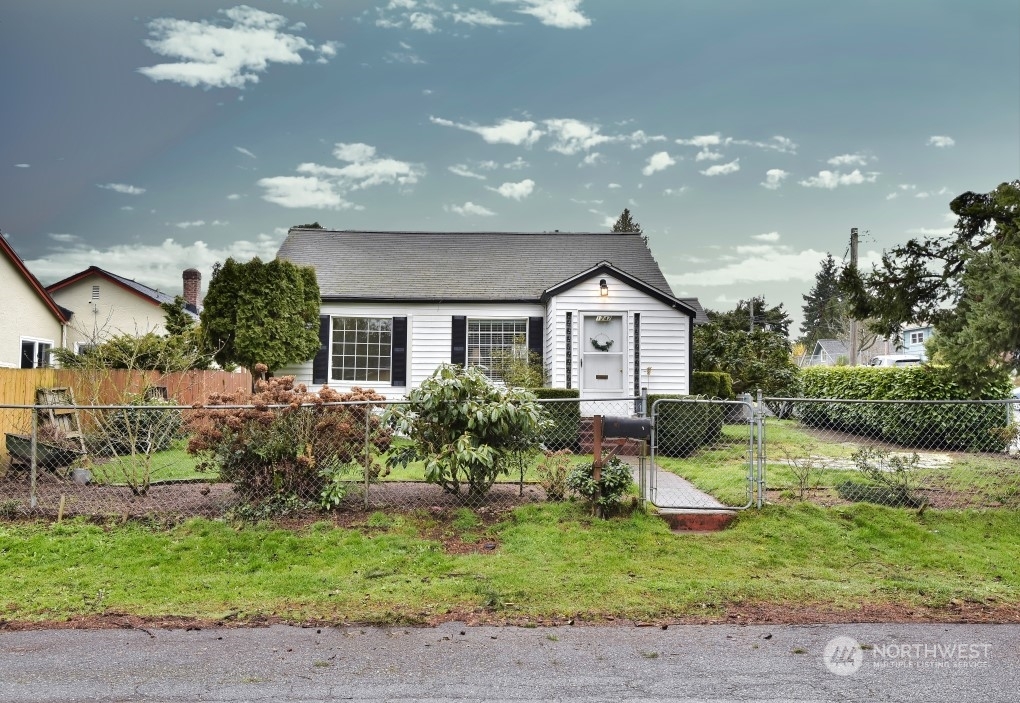 Property Photo:  1747 N Cambrian Avenue  WA 98312 