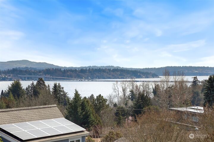 Property Photo:  6010 51st Avenue NE  WA 98115 