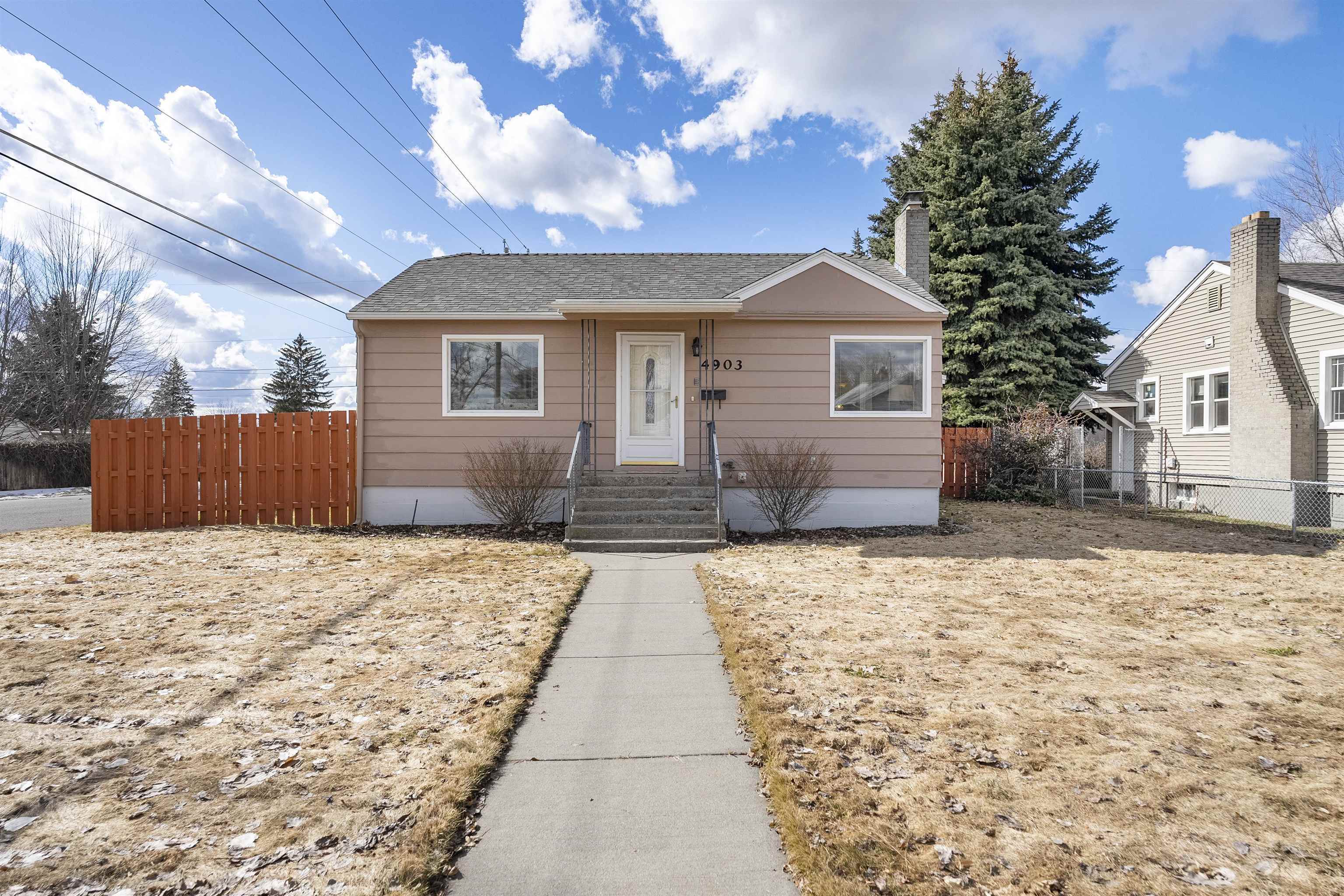 Property Photo: 4903 N Elm St WA 99205
