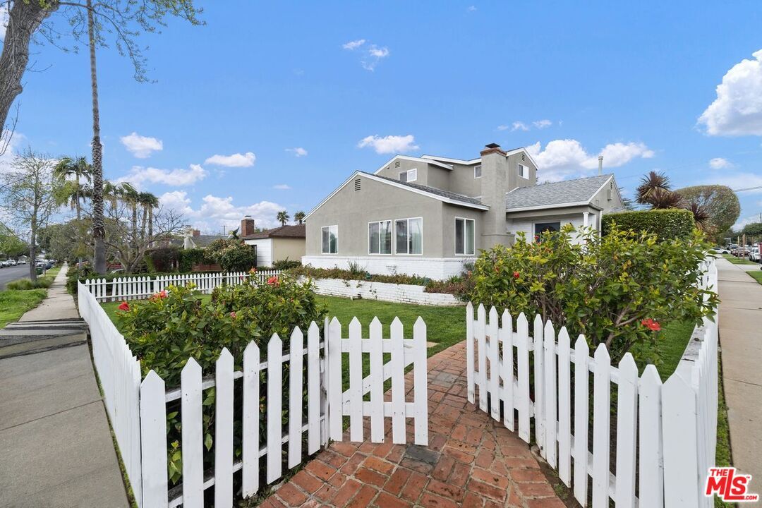 Property Photo:  12421   Preston Way  CA 90066 