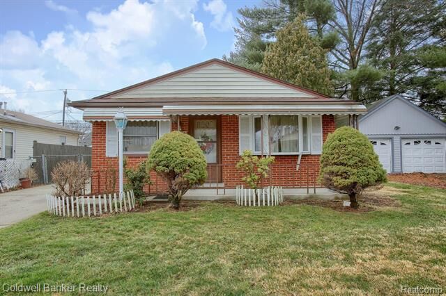 Property Photo: 20190 Lakeworth Street MI 48066