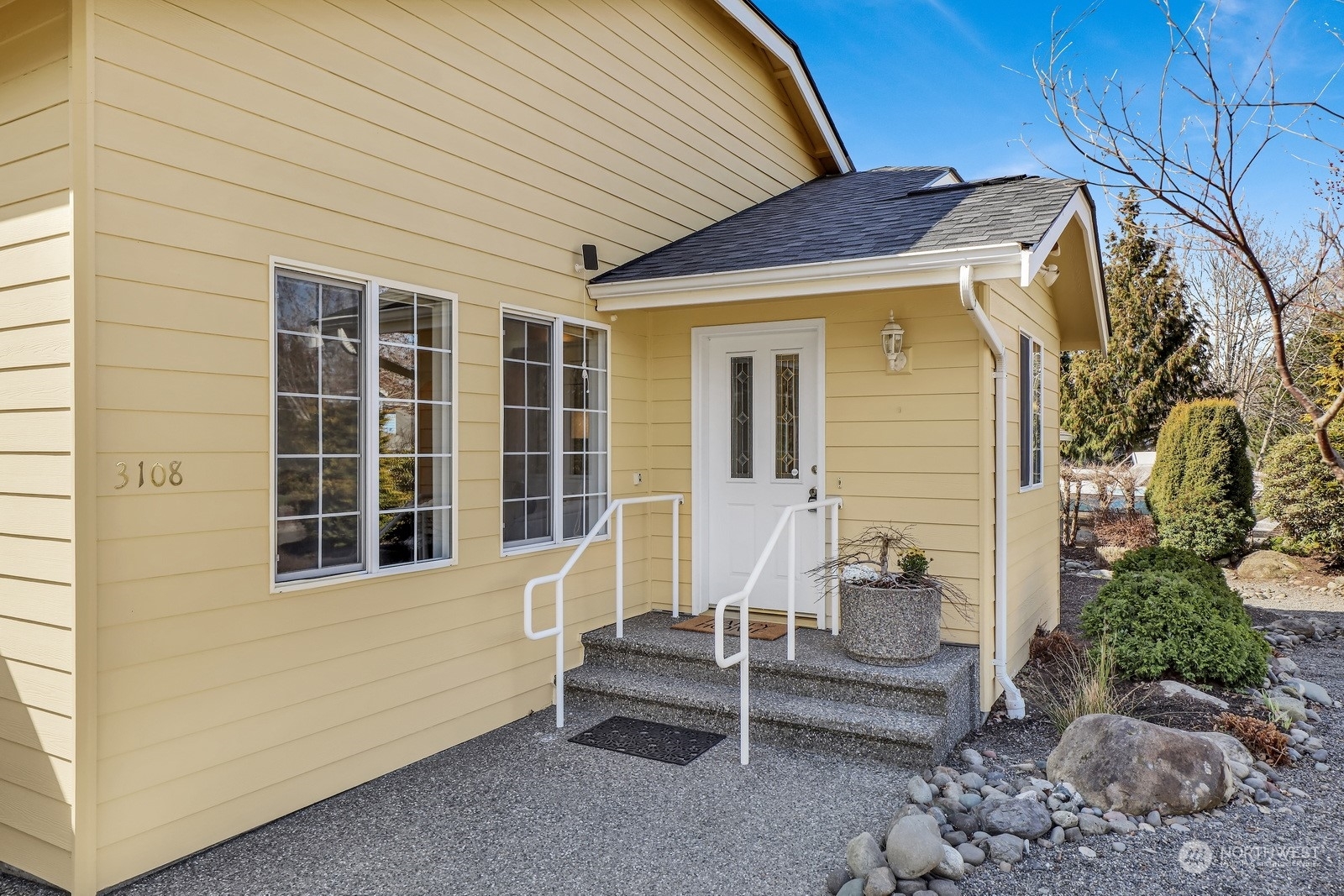 Property Photo:  3108 McKenzie Avenue  WA 98225 