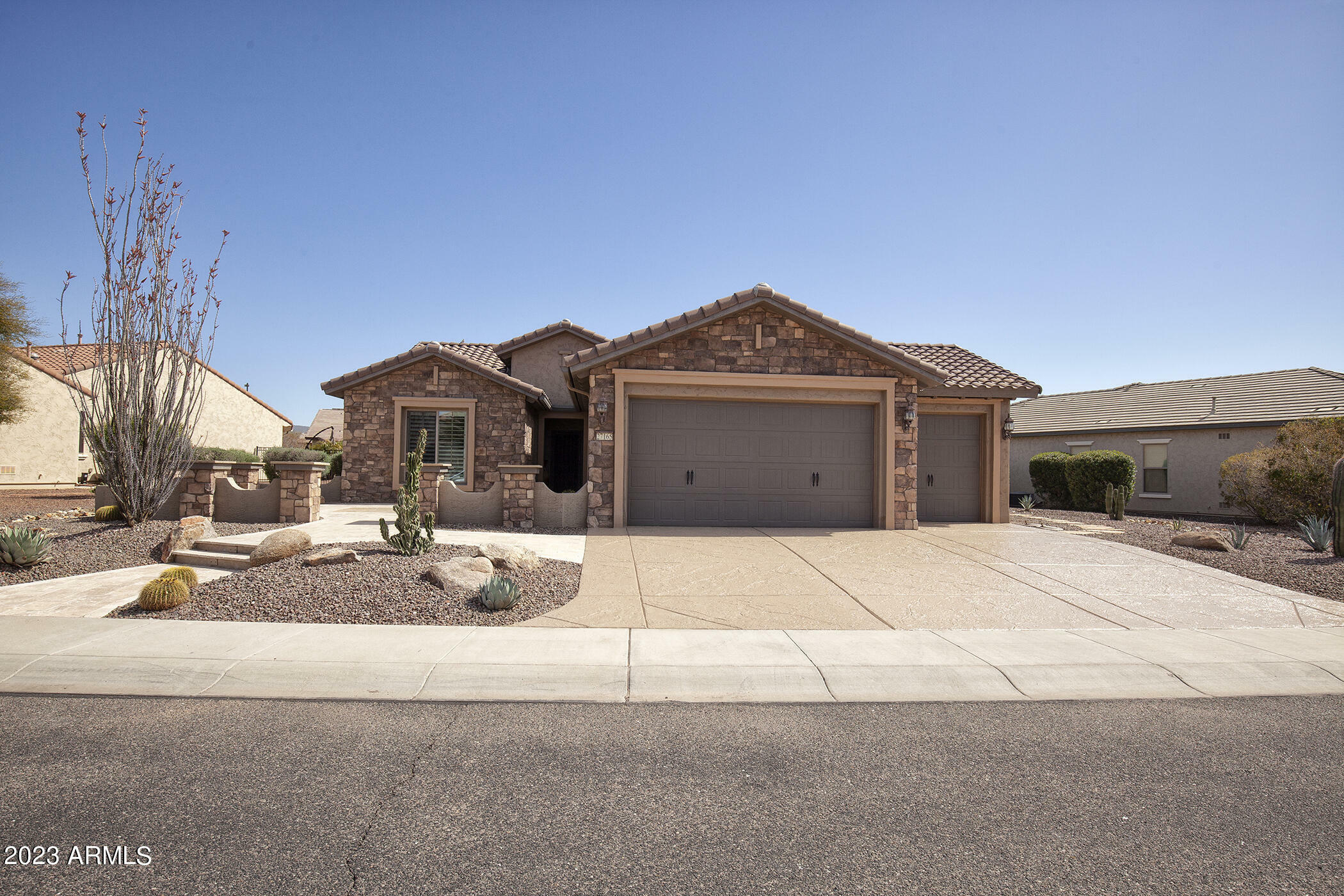 Property Photo:  27165 W Yukon Circle  AZ 85396 