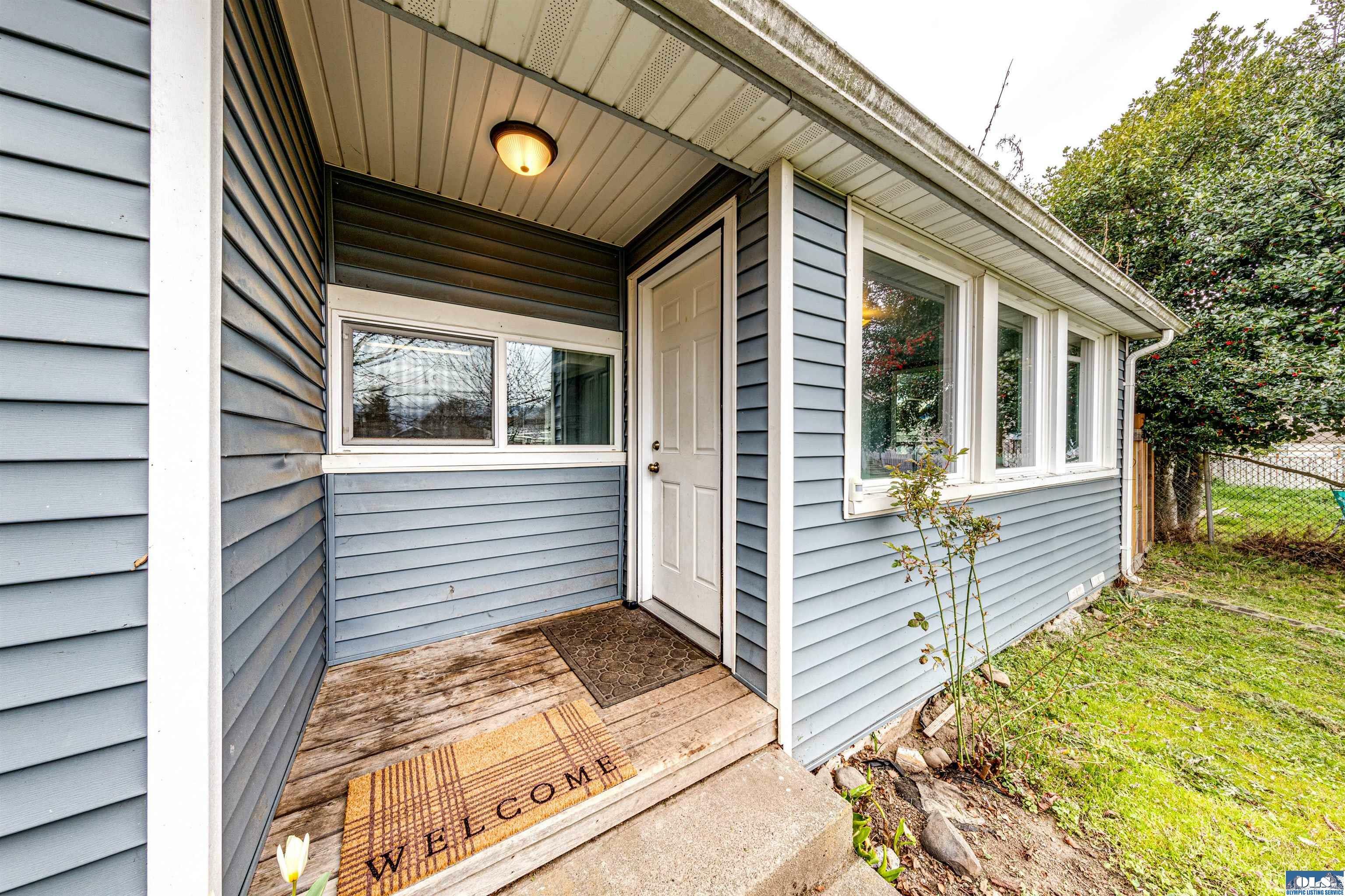Property Photo: 515 W 4th St WA 98362