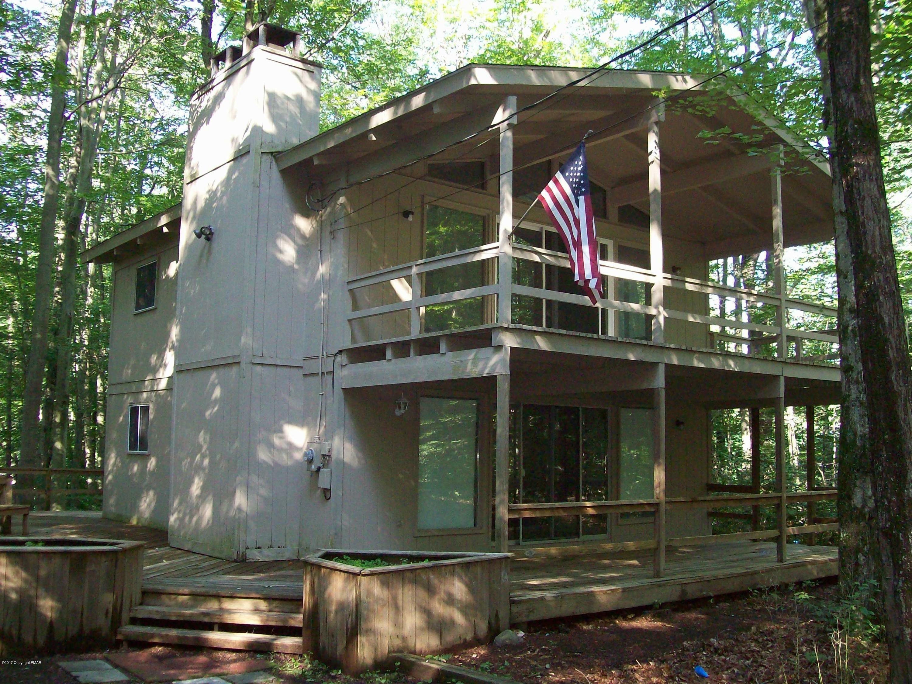 Property Photo:  1109 Naomi Pines Drive  PA 18350 