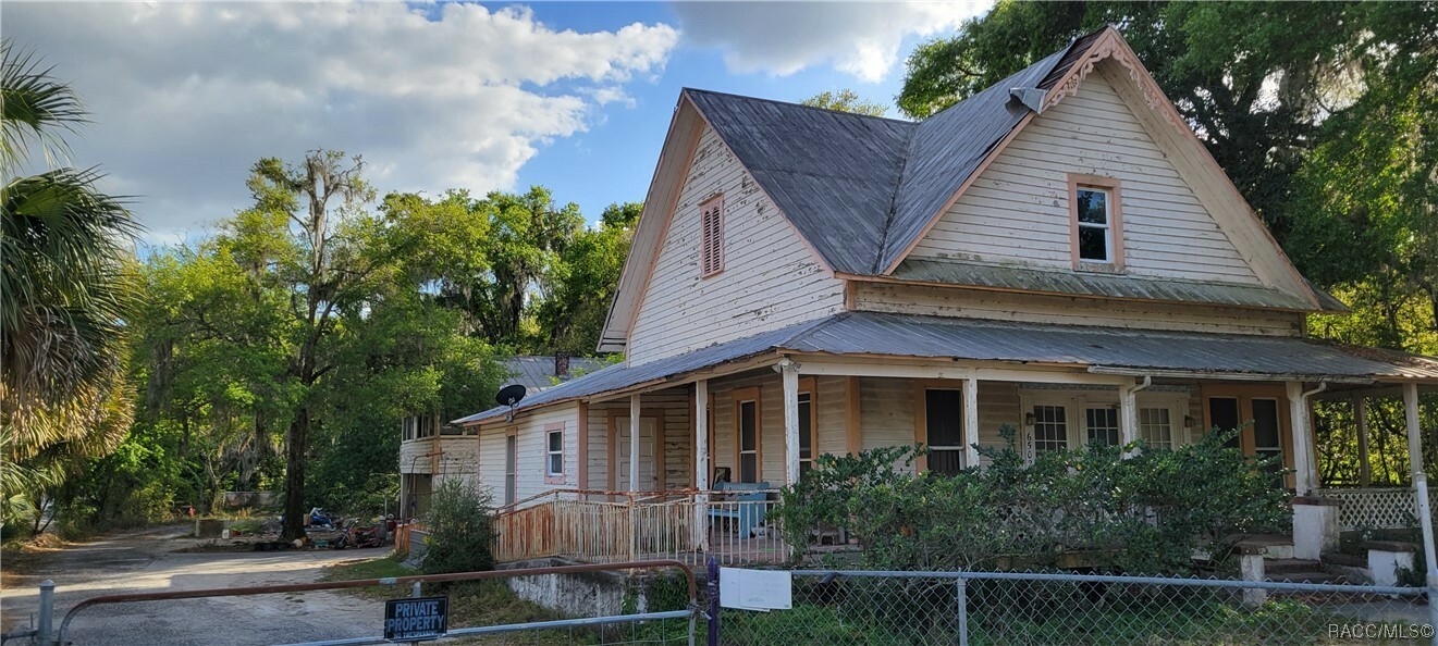 Property Photo: 6502 Warm Springs Avenue FL 33521