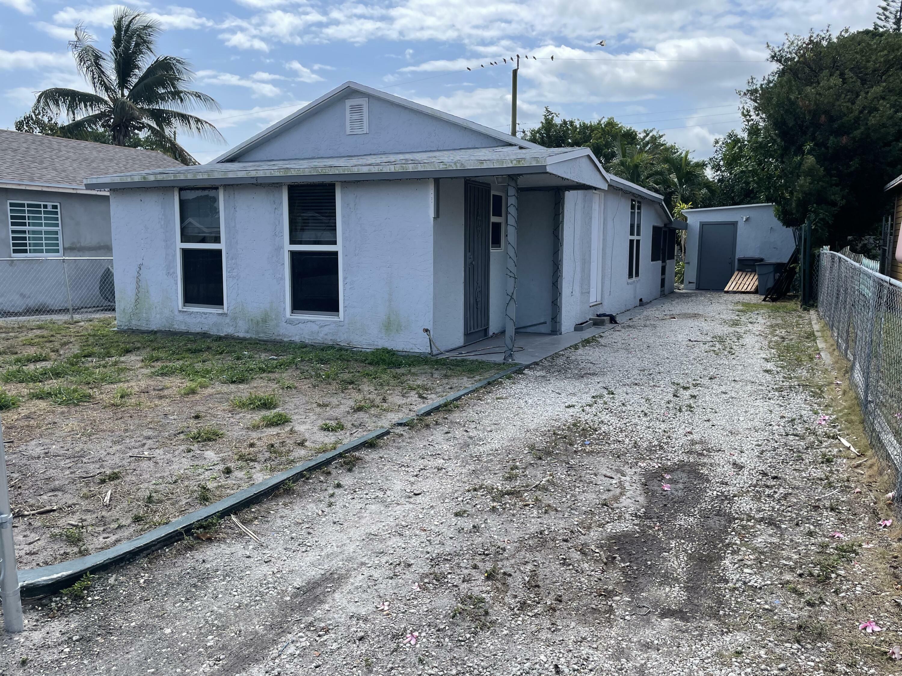 Property Photo:  1094 Peak Road 1094  FL 33462 