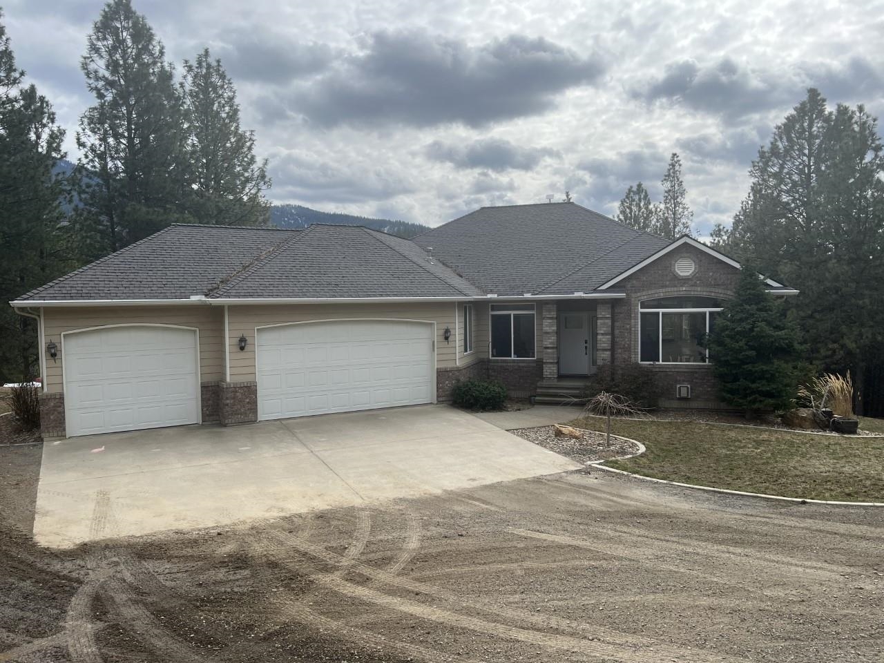 Property Photo: 22827 E Red Feather Ln WA 99019