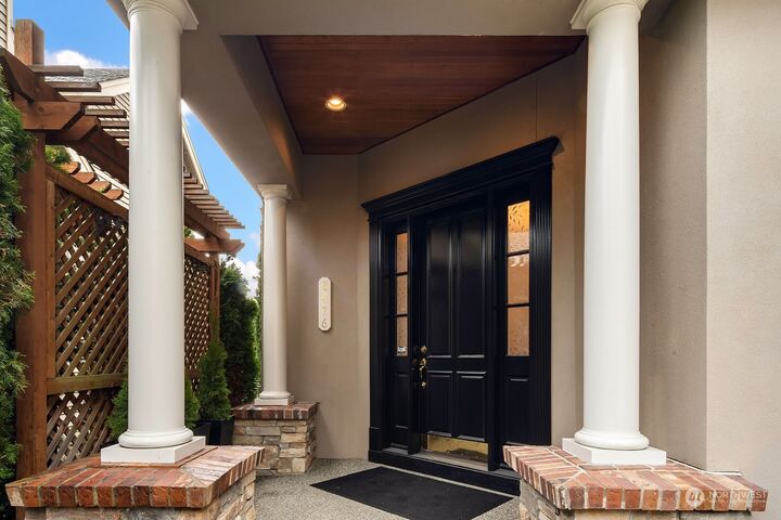 Property Photo:  8476 SE 69th Place  WA 98040 