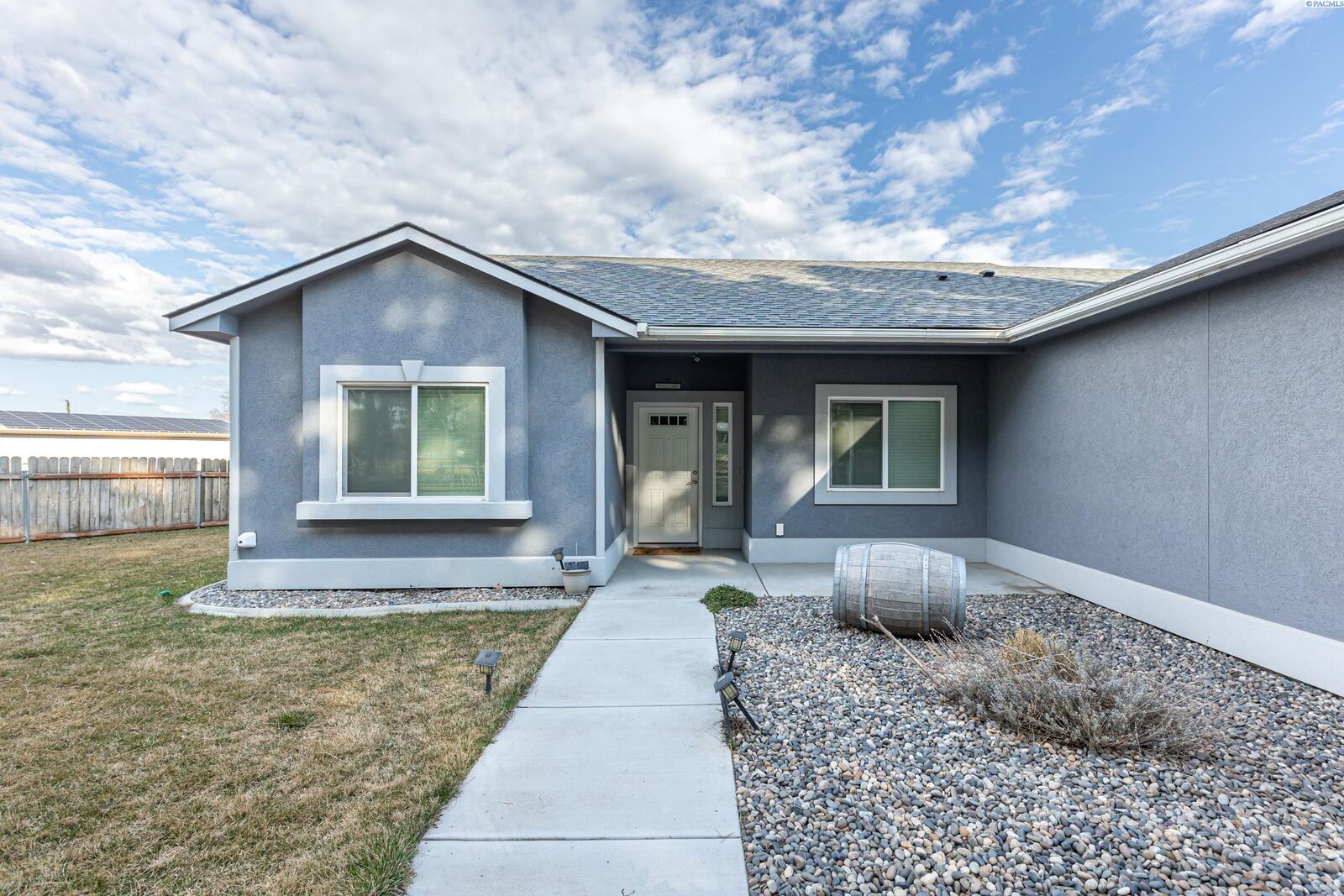 Property Photo: 260 E 45th Ave WA 99337