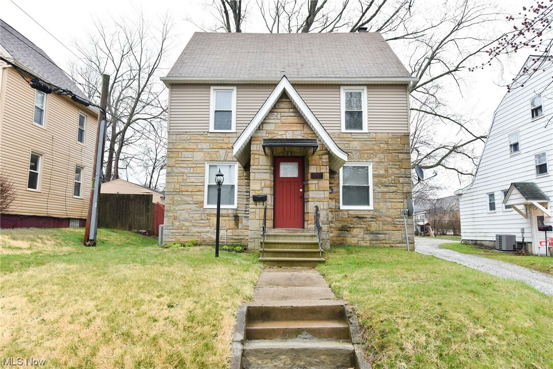 Property Photo: 1533 Beardsley Street OH 44301