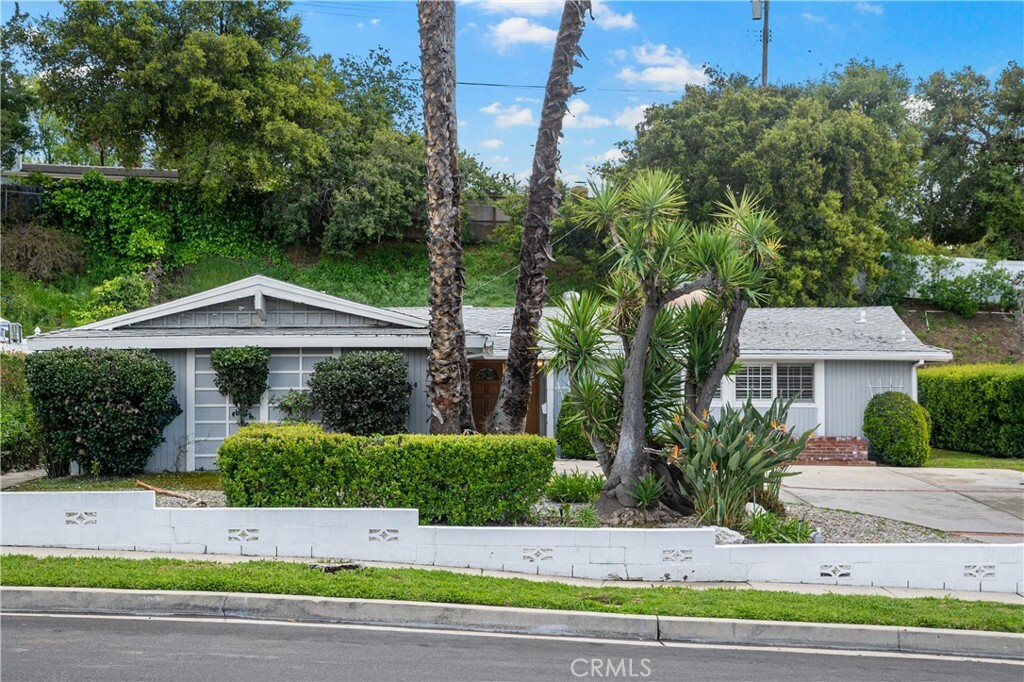 Property Photo:  20714 Clarendon Street  CA 91367 