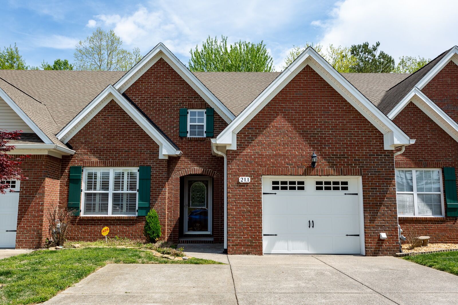 Property Photo:  211 Hillcrest Drive  TN 37043 
