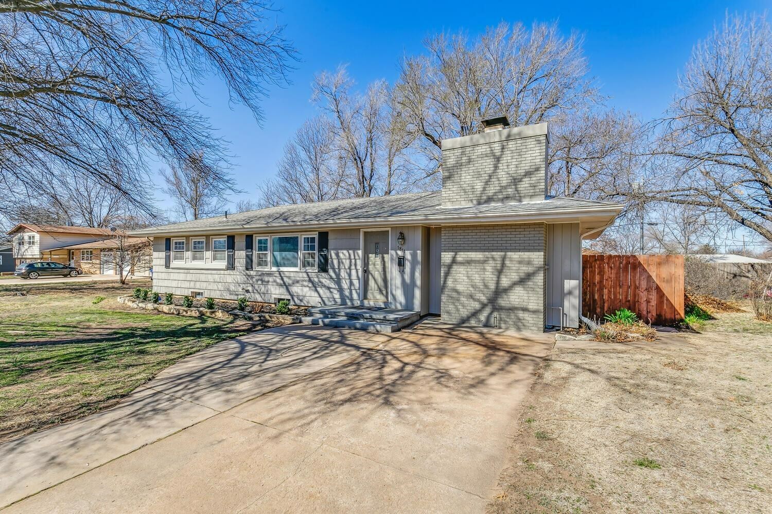 Property Photo:  1811 Sidney St  KS 67068 