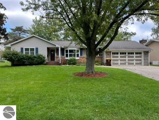 Property Photo:  906 Riverview Drive  MI 48801 