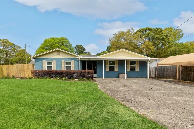 Property Photo: 71 7th Avenue FL 32579