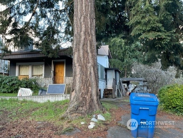 14330 Phinney Avenue N  Seattle WA 98133 photo