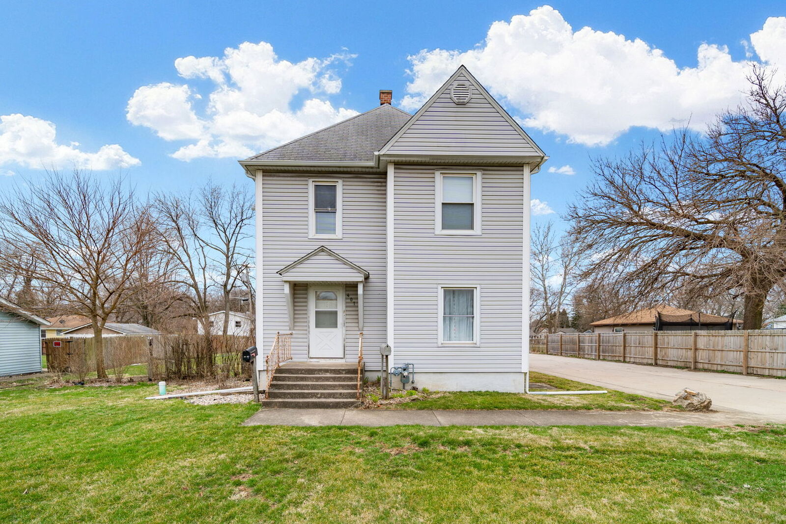 Property Photo:  401 S Briggs Street 2  IL 60433 