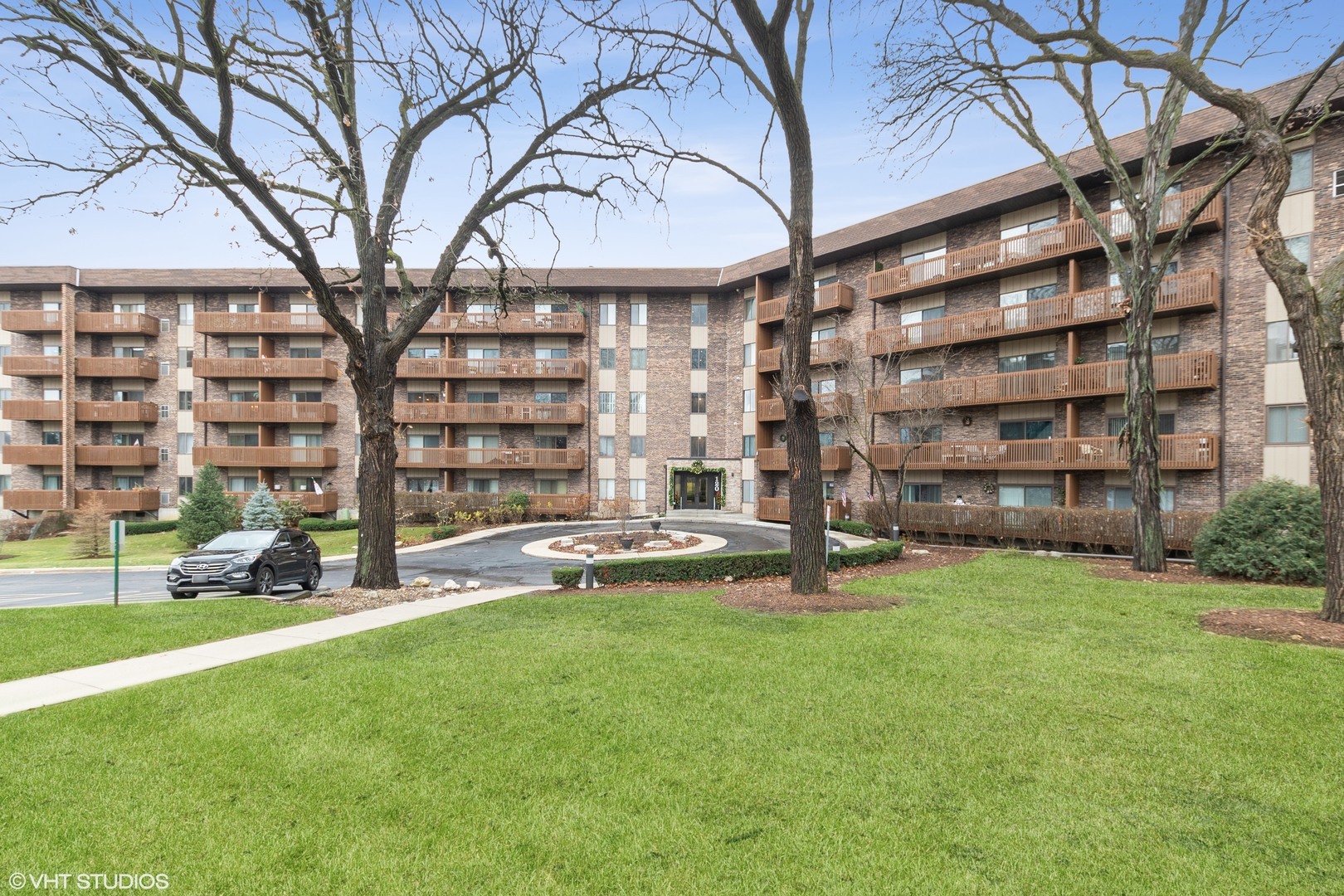 Property Photo:  120 Lakeview Drive 412  IL 60108 