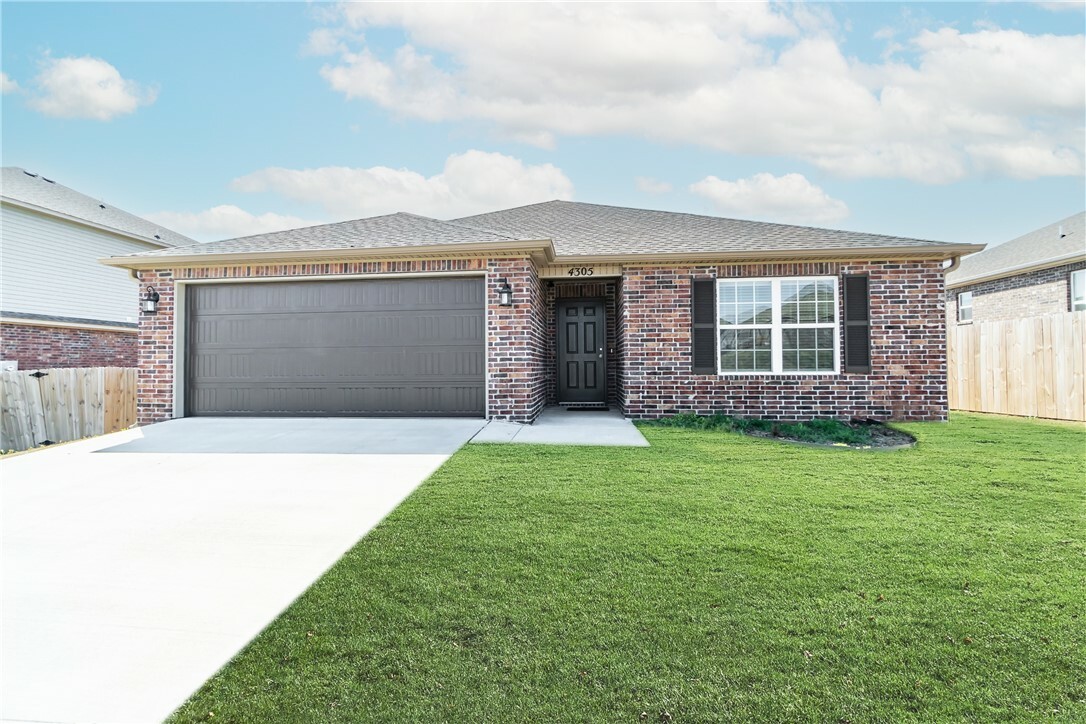 Property Photo: 4305 SW Lenox Avenue AR 72713