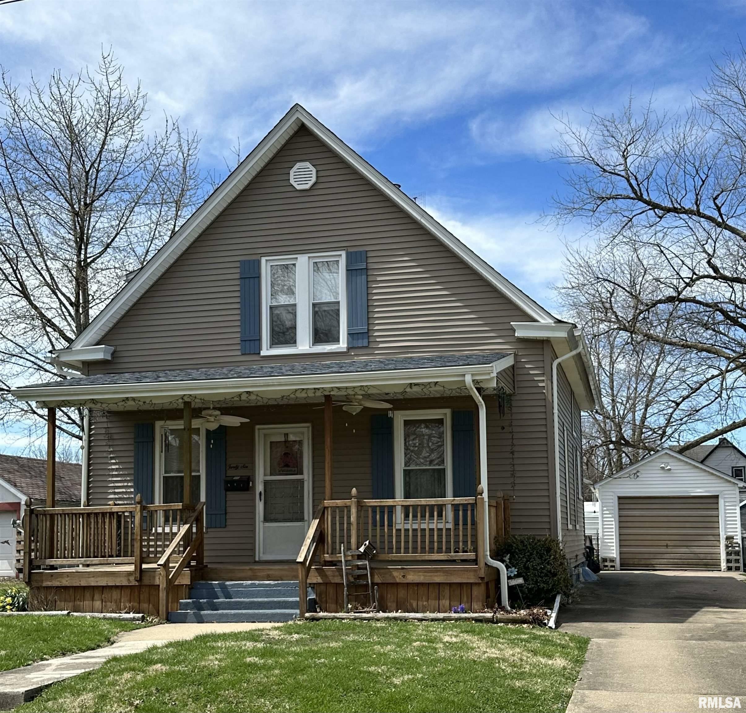 Property Photo:  46 N 8th Avenue  IL 61520 