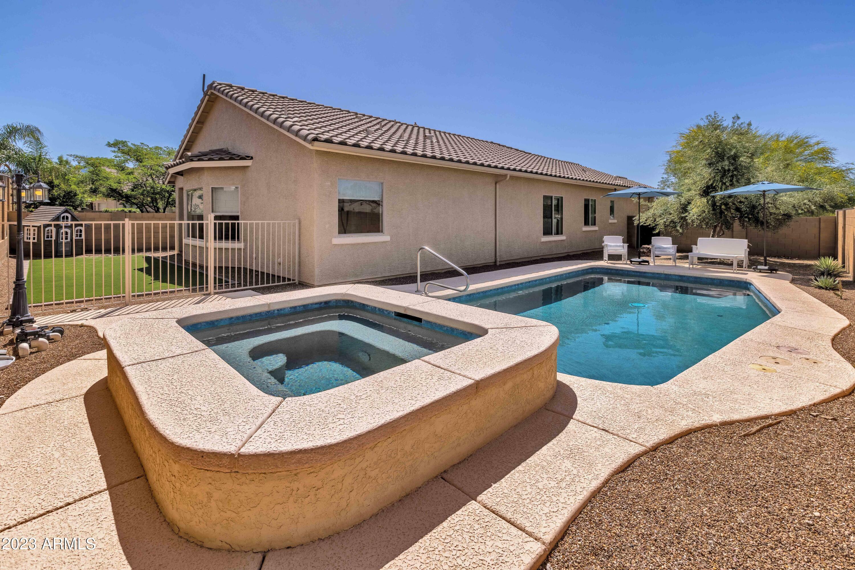 Property Photo:  1136 W Montelupo Drive  AZ 85755 