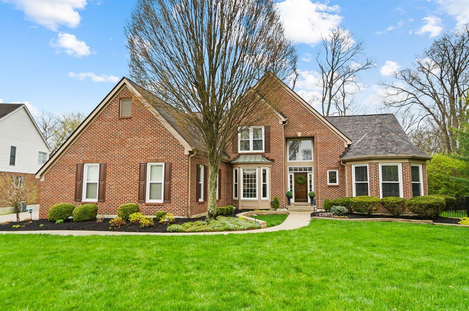 Property Photo: 1 Saint Edmunds Place Dr OH 45246